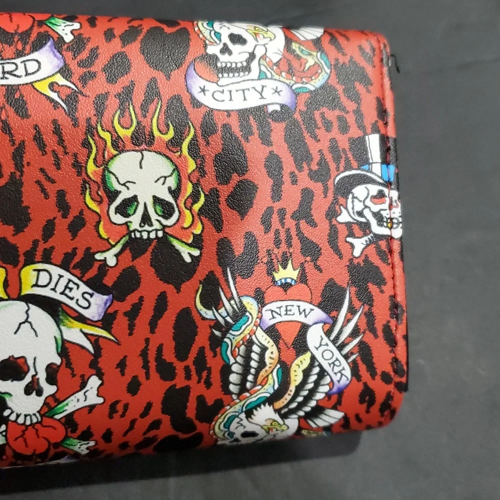 Ed Hardy red black iconic Ed Hardy goth skull imagery printed trifold wallet new - Picture 8 of 11